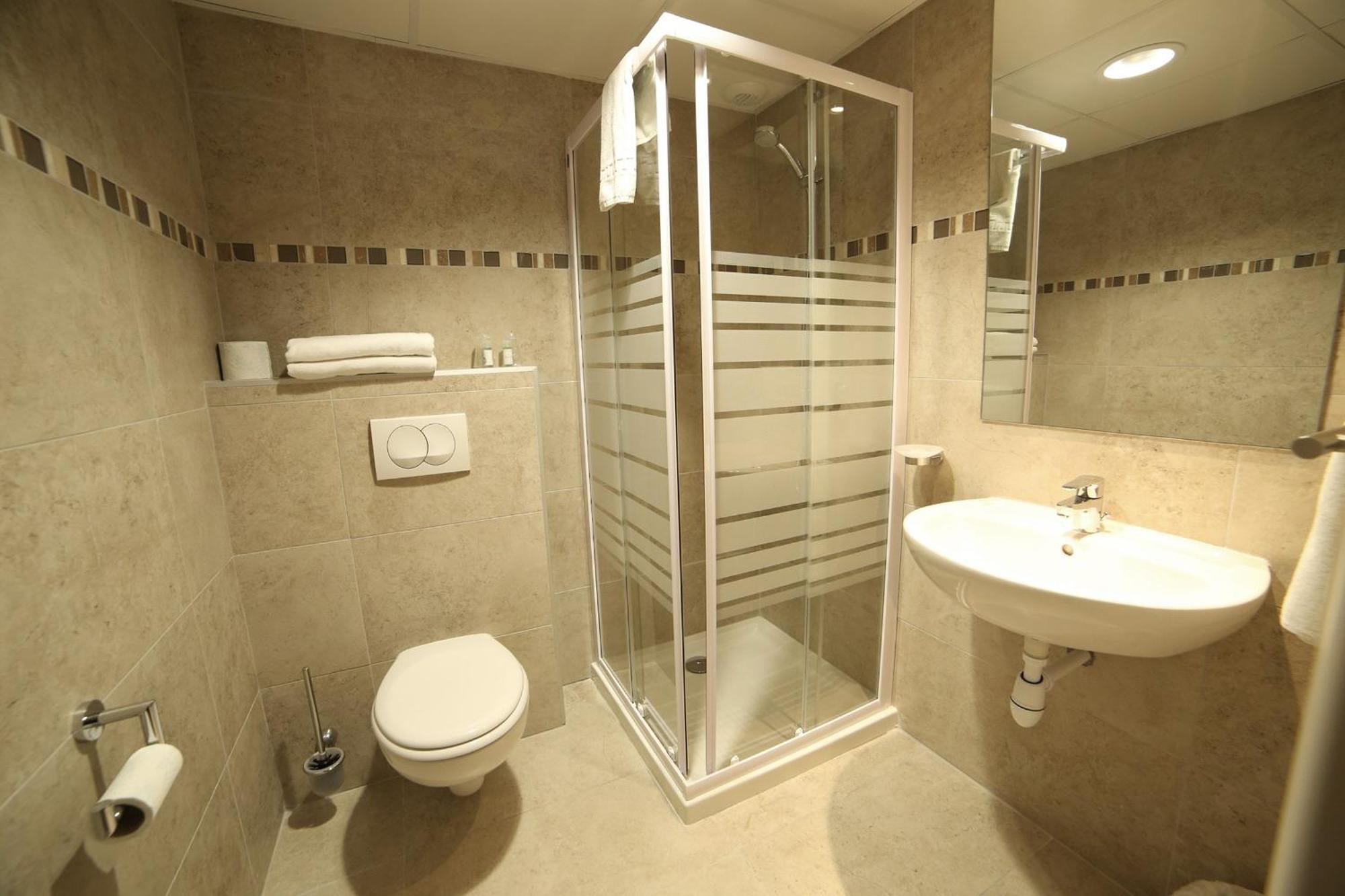 Hotel Restaurant Les Pielettes Le Rove Kamer foto