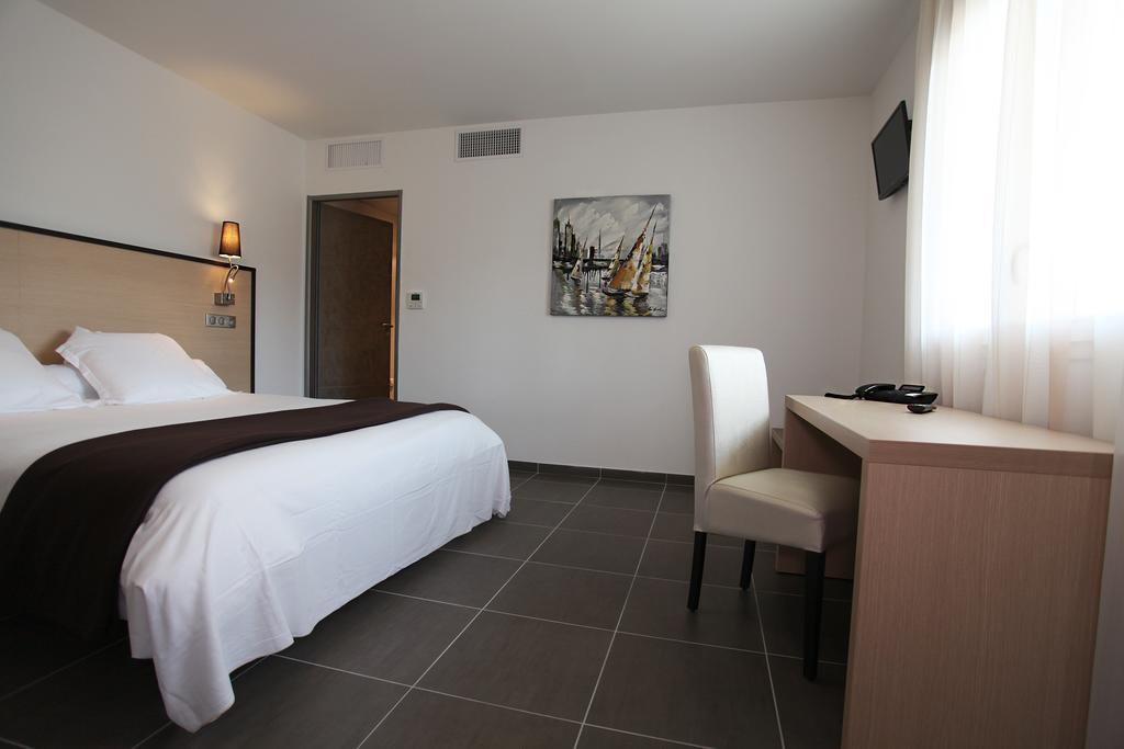 Hotel Restaurant Les Pielettes Le Rove Kamer foto