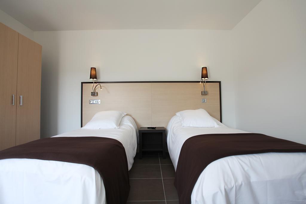 Hotel Restaurant Les Pielettes Le Rove Kamer foto