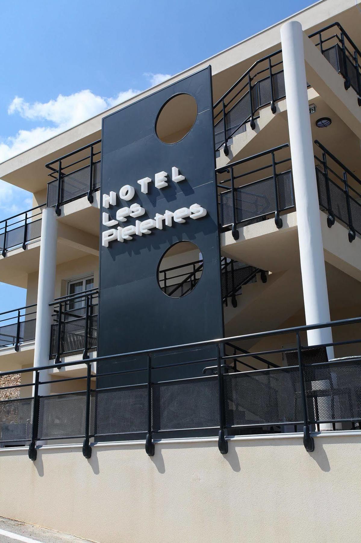 Hotel Restaurant Les Pielettes Le Rove Buitenkant foto