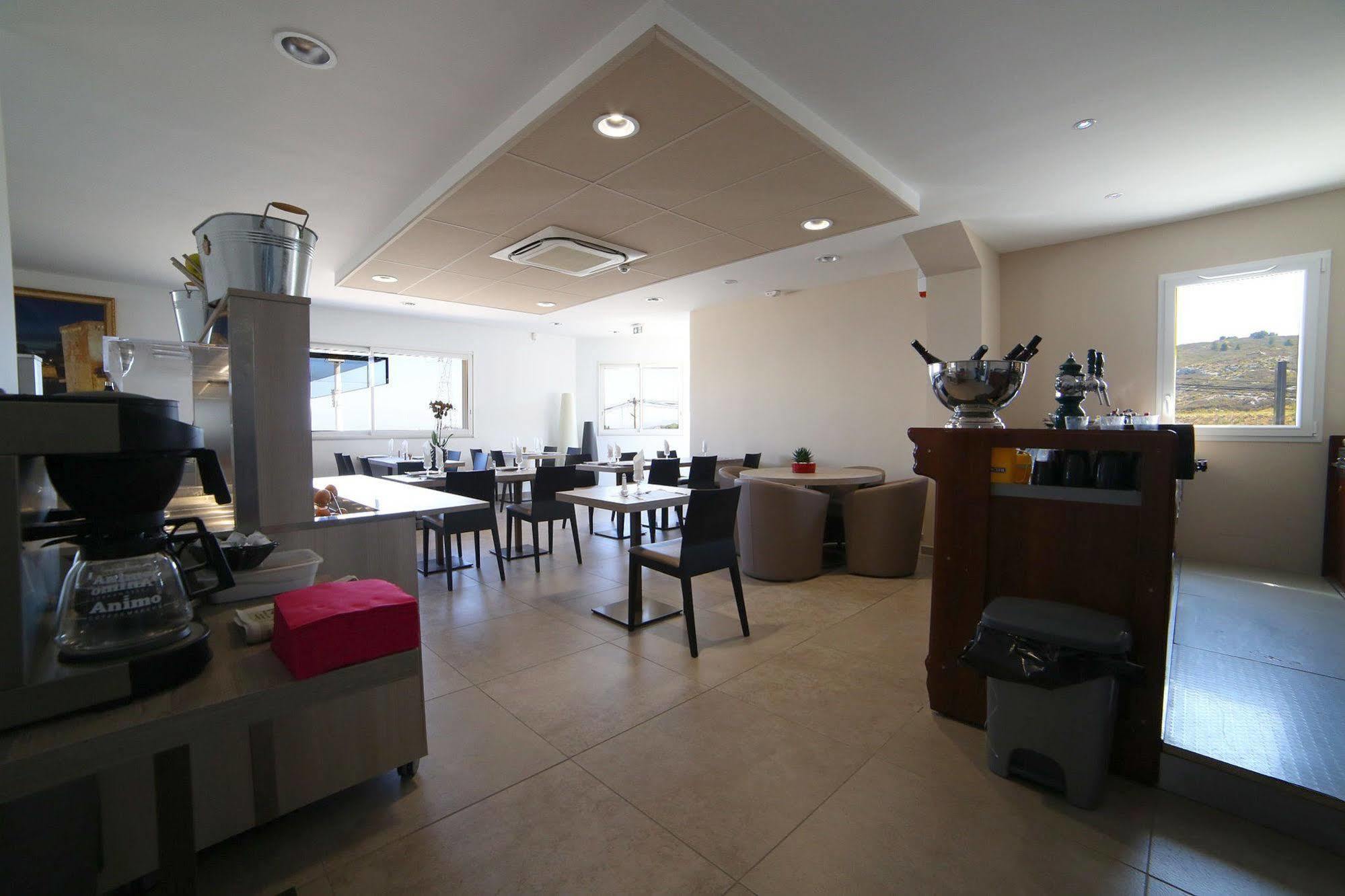 Hotel Restaurant Les Pielettes Le Rove Buitenkant foto